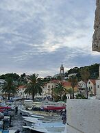 Violeta Hvar