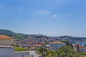 Violeta Hvar