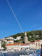 Violeta Hvar