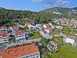 Violeta Hvar