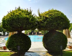 Lakeside Garden