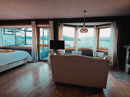Lirolay Suites
