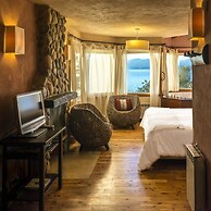 Lirolay Suites