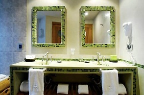 Lirolay Suites