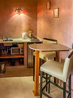 Lirolay Suites