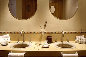 Lirolay Suites