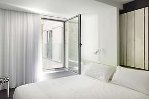 Moure Hotel