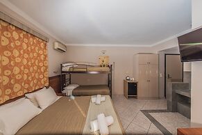 Planos Beach Hotel