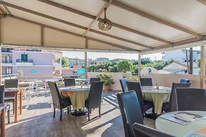 Planos Beach Hotel