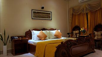 Royal Hotel