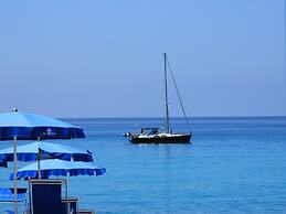 Blu Tropical Resort