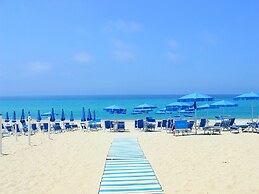 Blu Tropical Resort