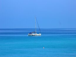Blu Tropical Resort
