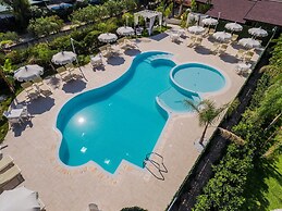Blu Tropical Resort