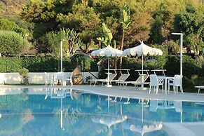 Blu Tropical Resort