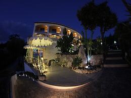 Blu Tropical Resort