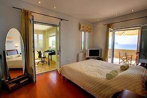 Monambeles Villas