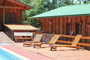 Palo Rosa Lodge