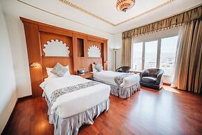 Platinum Hotel
