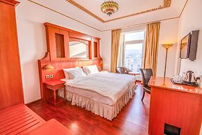 Platinum Hotel