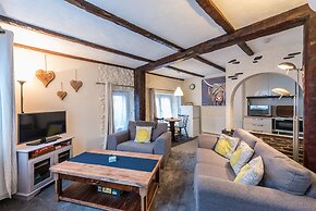Tudor Lodge