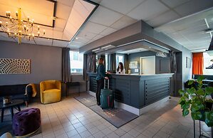 Enter Amalie Hotel