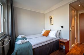 Enter Amalie Hotel
