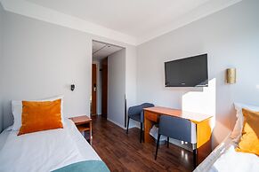 Enter Amalie Hotel