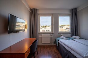 Enter Amalie Hotel