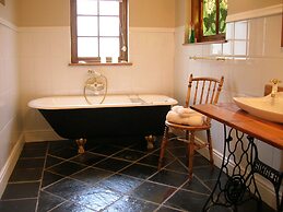 The Old Trading Post - Guest House