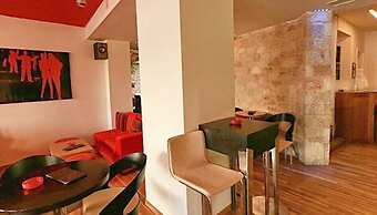Aktaion Hotel