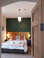 Laston House