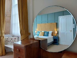 Laston House