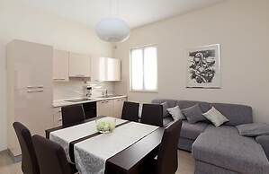 Sunflower Apartment