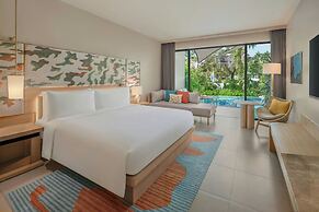 Le Méridien Phuket Mai Khao Beach Resort
