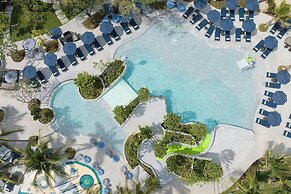Le Méridien Phuket Mai Khao Beach Resort