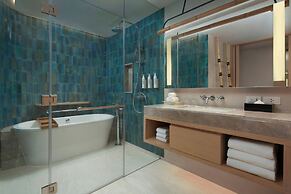 Le Méridien Phuket Mai Khao Beach Resort