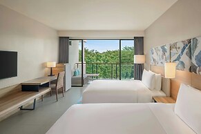 Le Méridien Phuket Mai Khao Beach Resort
