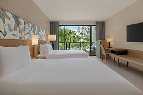 Le Méridien Phuket Mai Khao Beach Resort