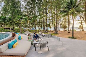 Le Méridien Phuket Mai Khao Beach Resort