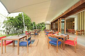 Le Méridien Phuket Mai Khao Beach Resort