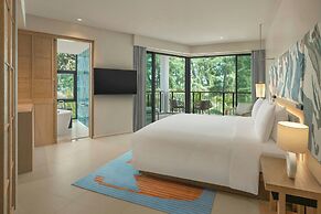 Le Méridien Phuket Mai Khao Beach Resort