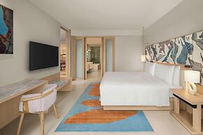 Le Méridien Phuket Mai Khao Beach Resort