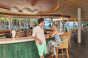 Le Méridien Phuket Mai Khao Beach Resort