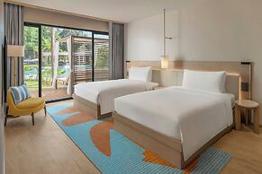 Le Méridien Phuket Mai Khao Beach Resort