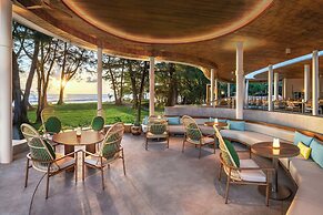 Le Méridien Phuket Mai Khao Beach Resort
