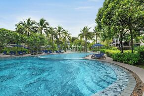 Le Méridien Phuket Mai Khao Beach Resort