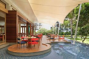 Le Méridien Phuket Mai Khao Beach Resort