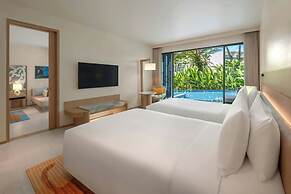 Le Méridien Phuket Mai Khao Beach Resort