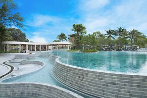 Le Méridien Phuket Mai Khao Beach Resort